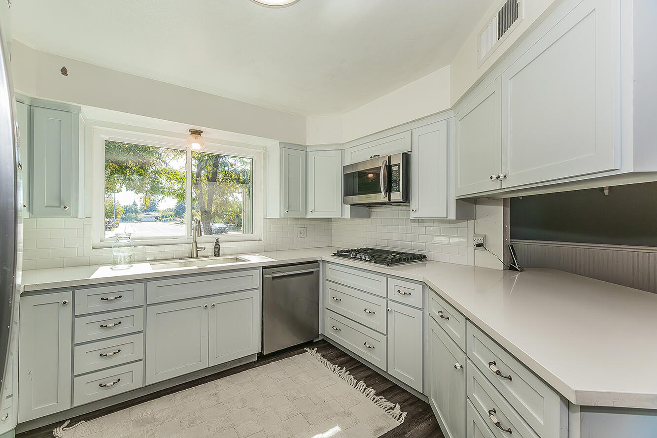 1895 Dennis Ave, Clovis, CA 93611