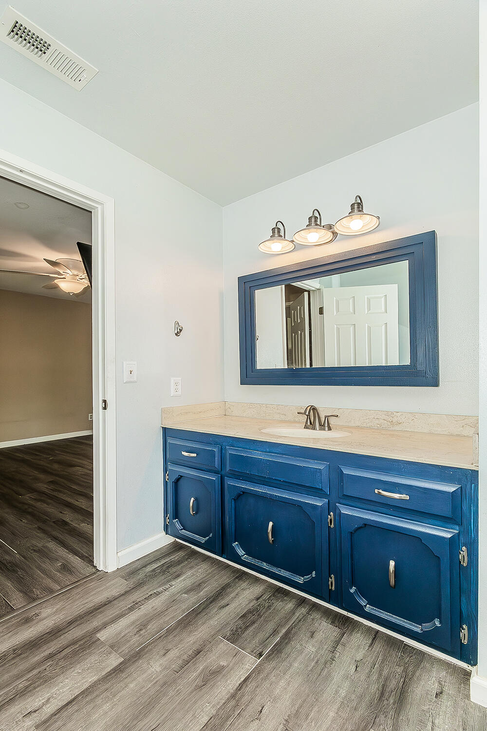 1895 Dennis Ave, Clovis, CA 93611