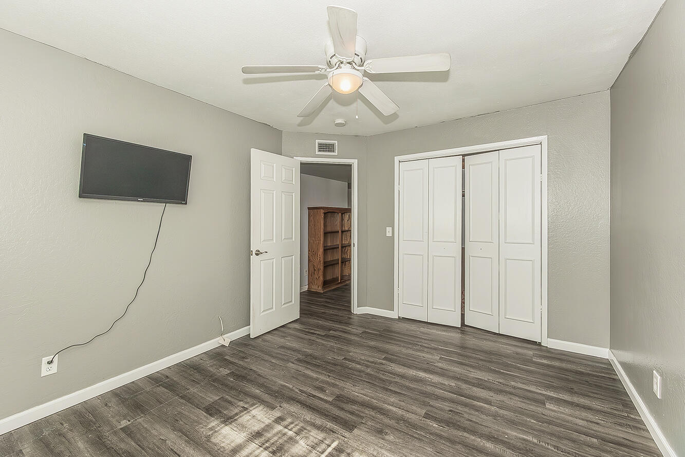 1895 Dennis Ave, Clovis, CA 93611