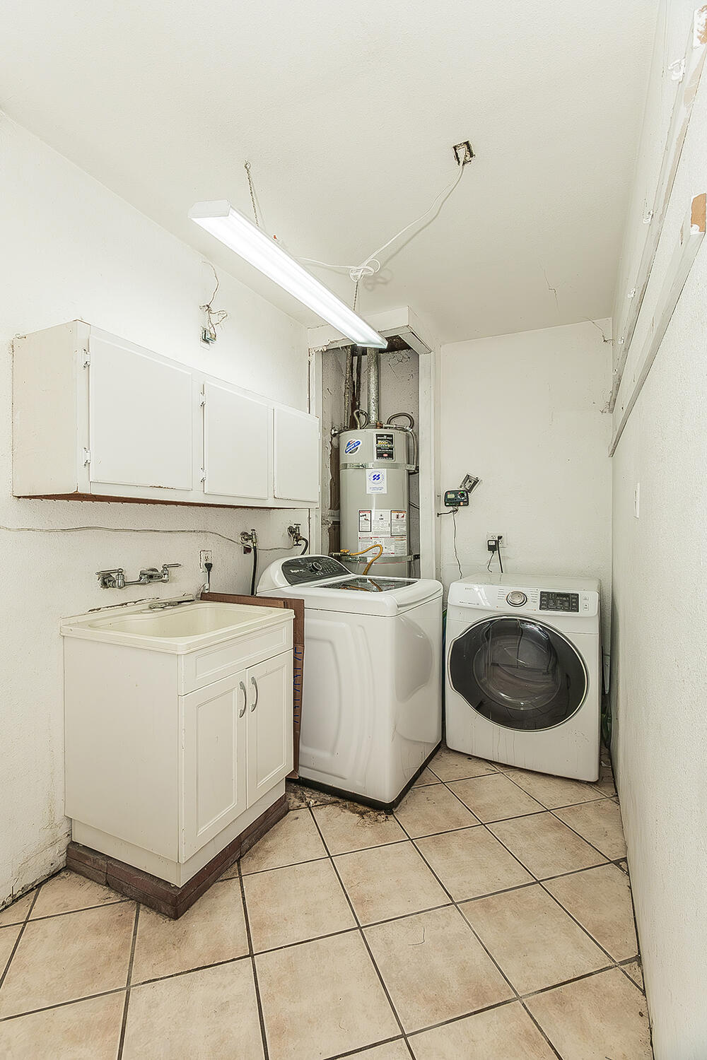 1895 Dennis Ave, Clovis, CA 93611