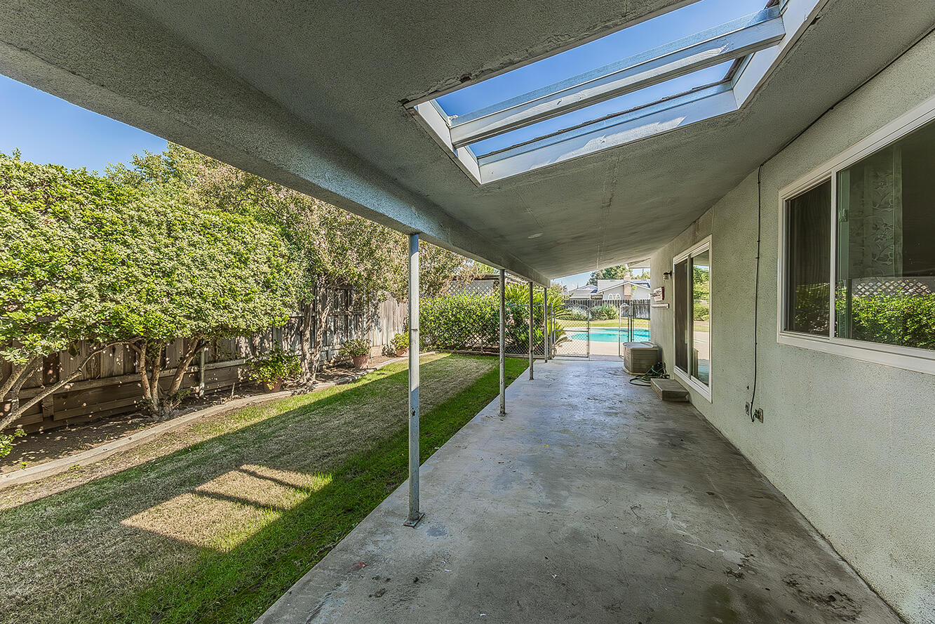 1895 Dennis Ave, Clovis, CA 93611