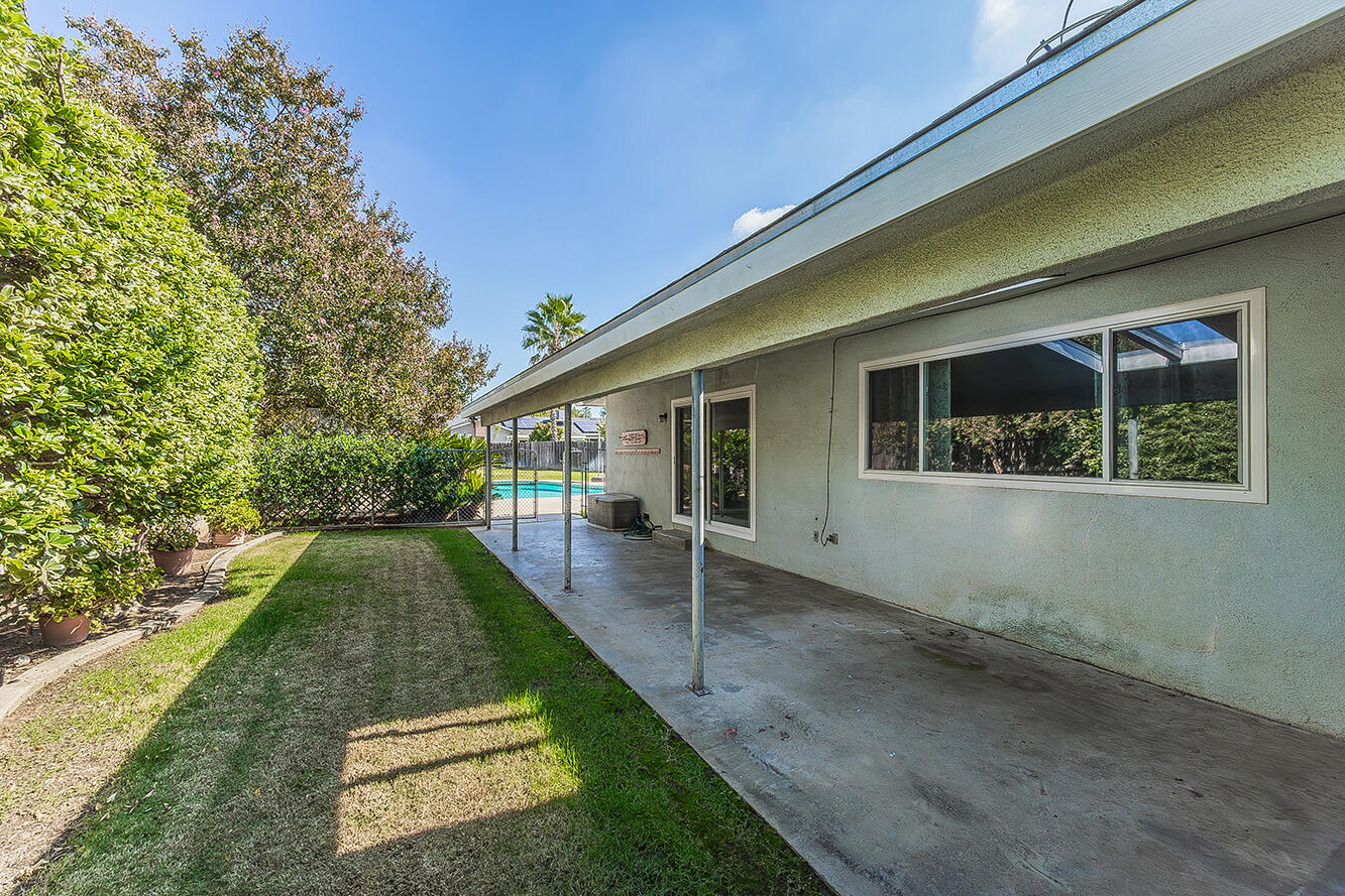 1895 Dennis Ave, Clovis, CA 93611