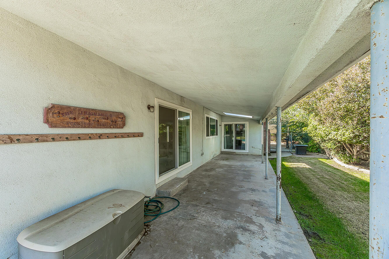 1895 Dennis Ave, Clovis, CA 93611