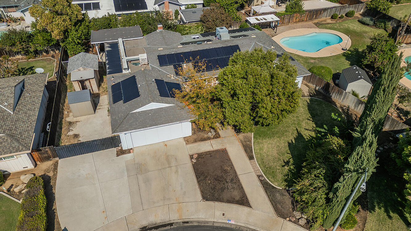 1895 Dennis Ave, Clovis, CA 93611