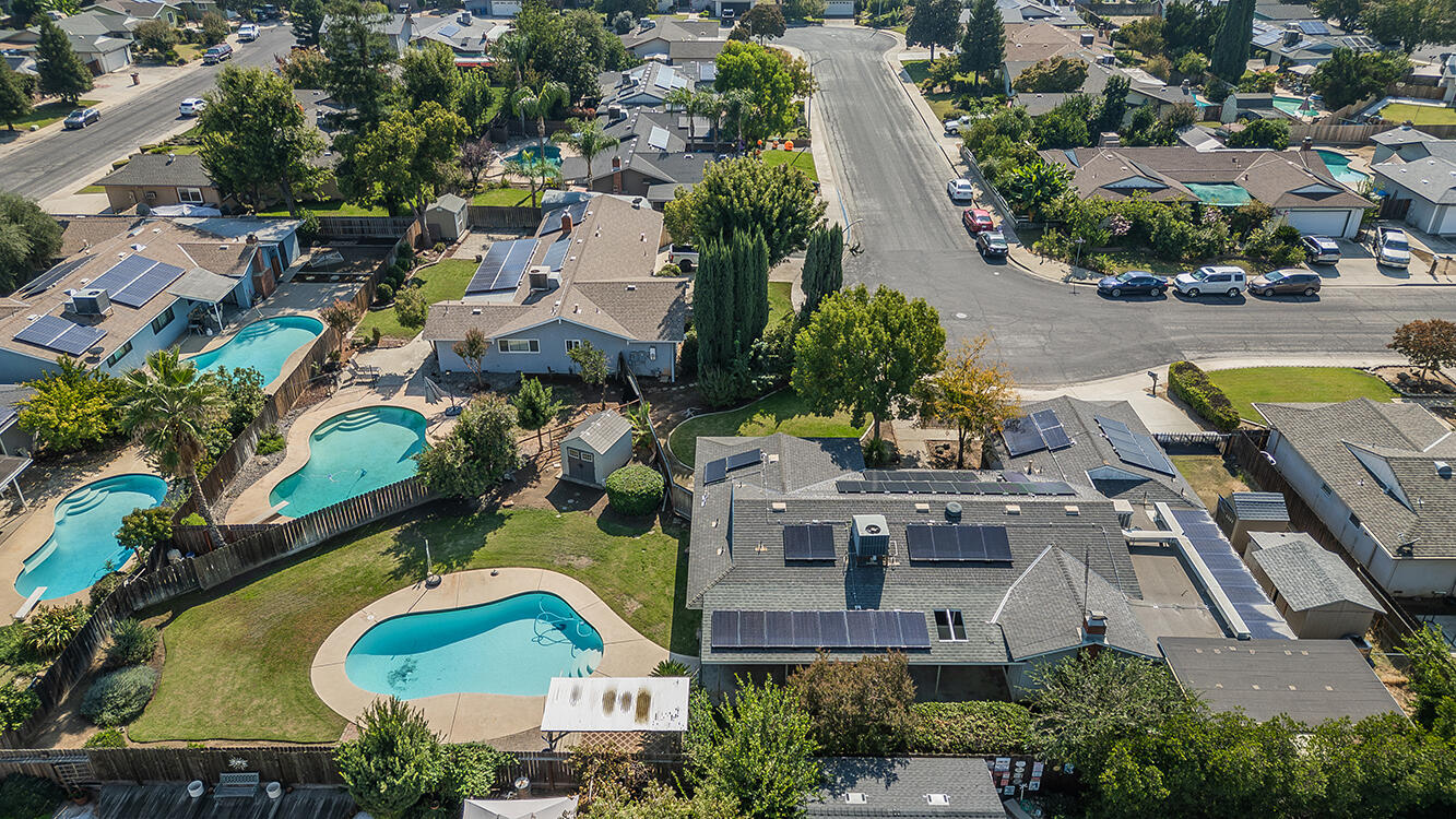 1895 Dennis Ave, Clovis, CA 93611