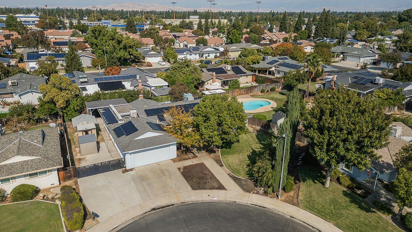 1895 Dennis Ave, Clovis, CA 93611