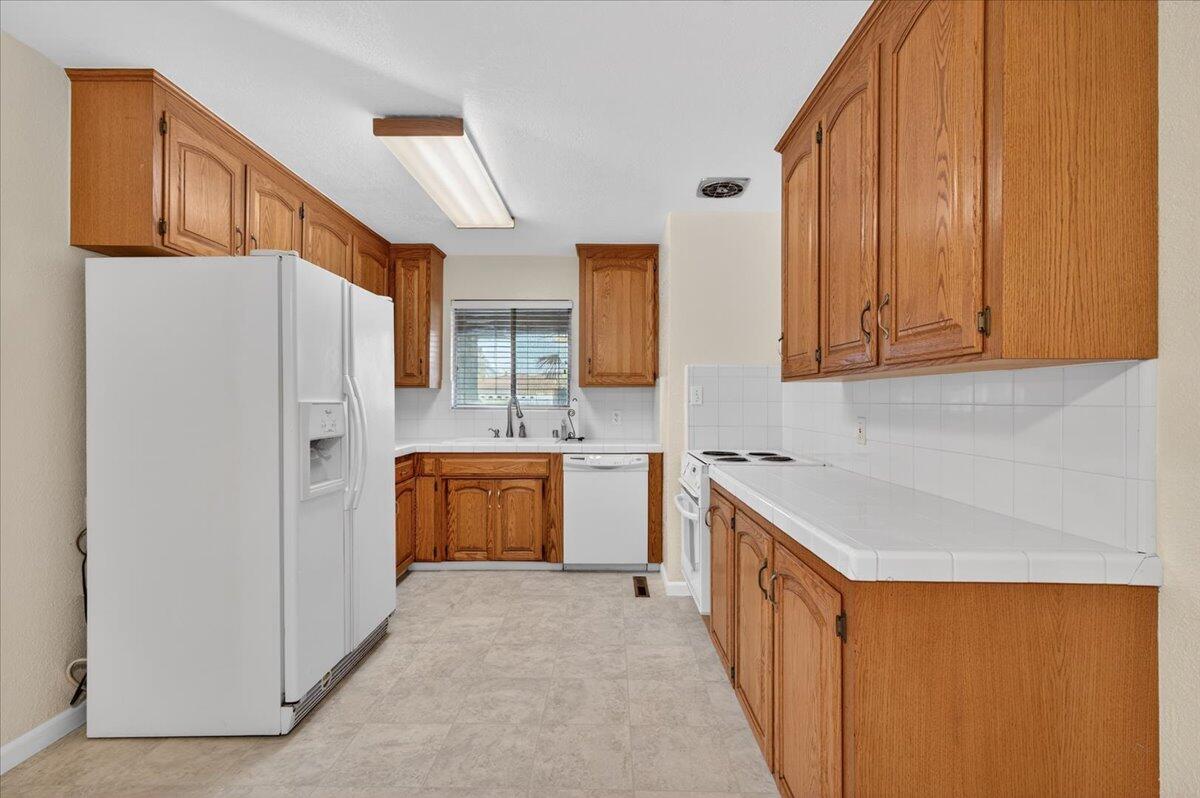 1335 Cindy Ave, Clovis, CA 93612