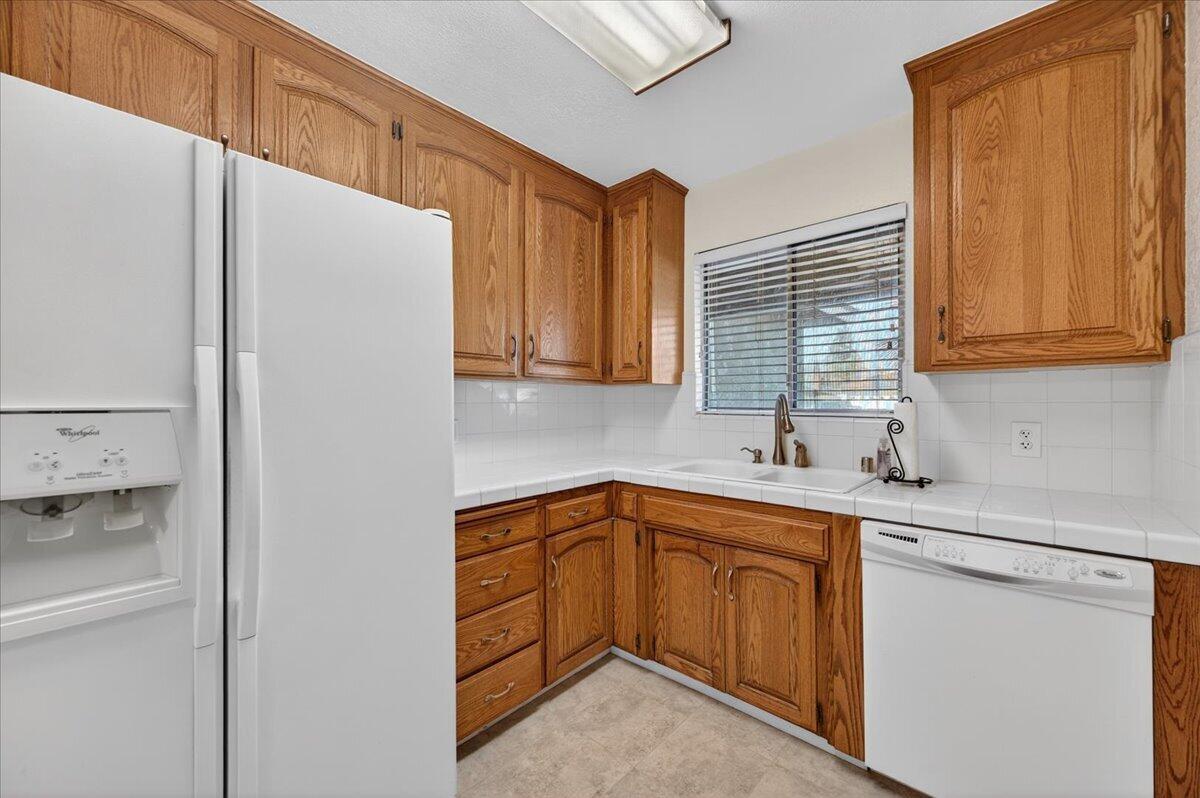 1335 Cindy Ave, Clovis, CA 93612